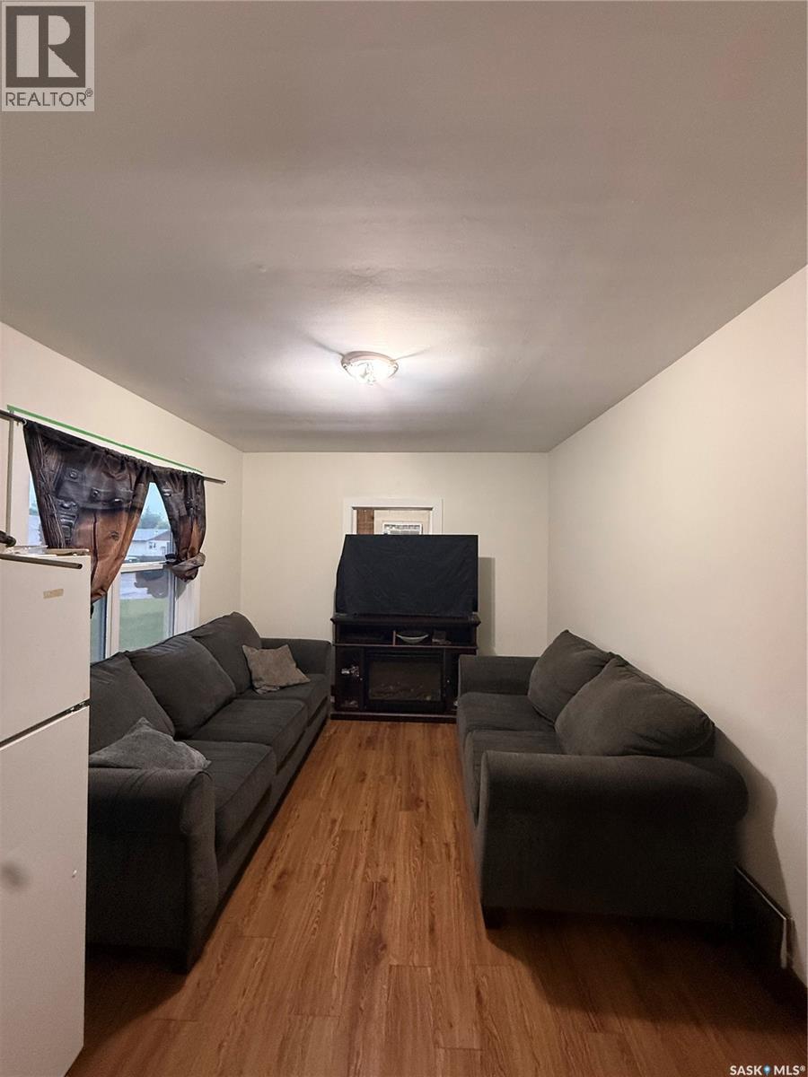 982 12th STREET W - 2