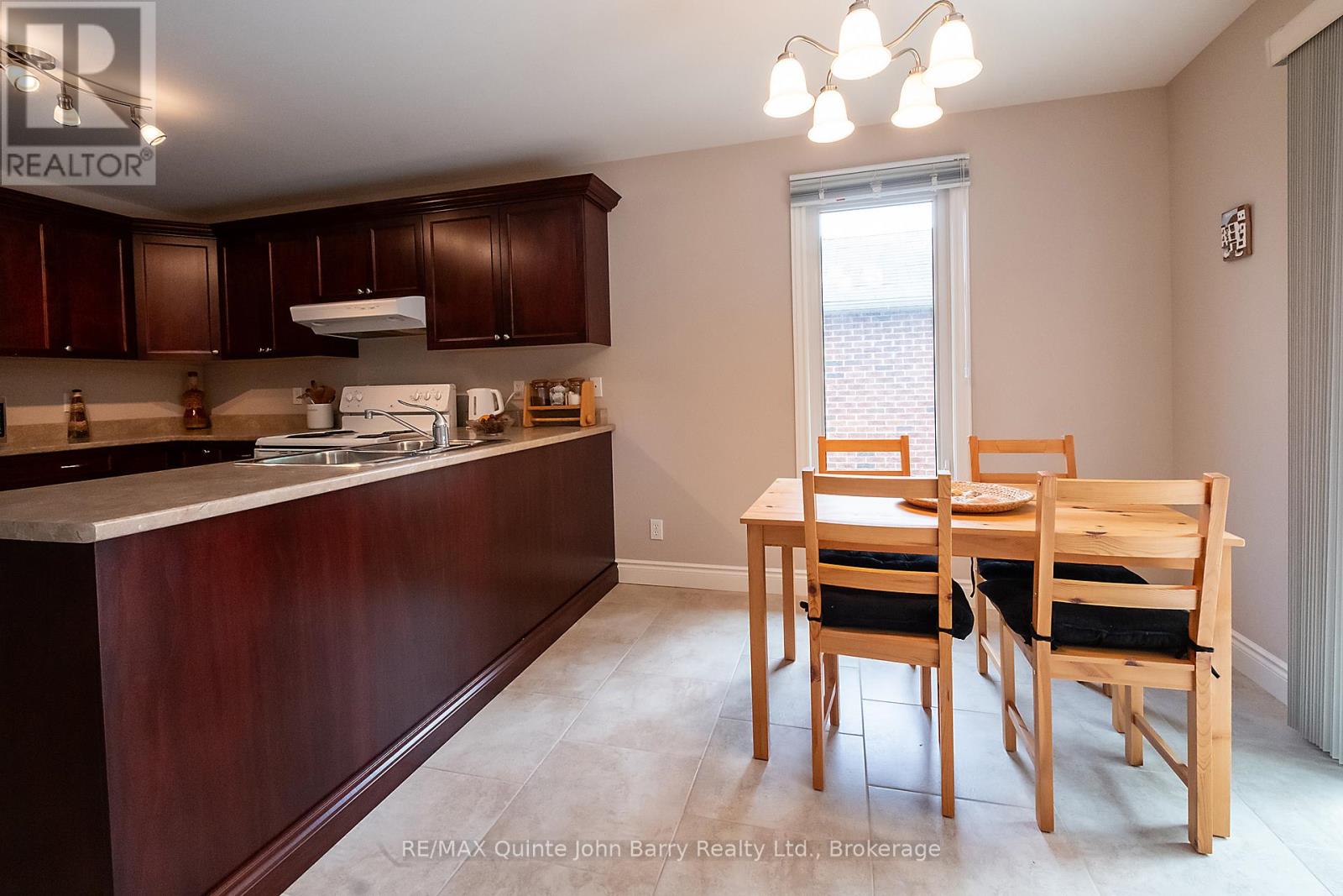 4 ALGONQUIN AVENUE - 13