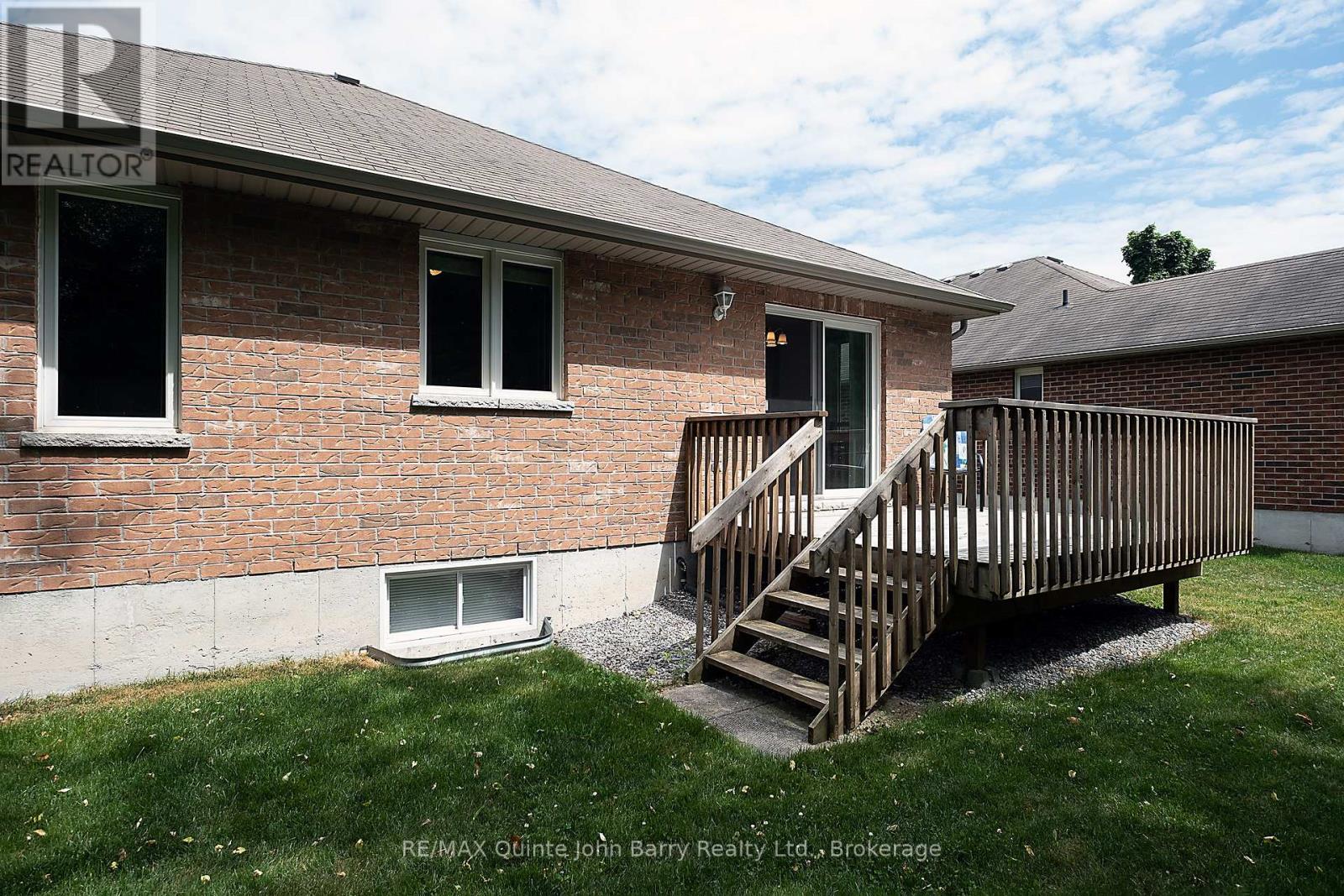 4 ALGONQUIN AVENUE - 26