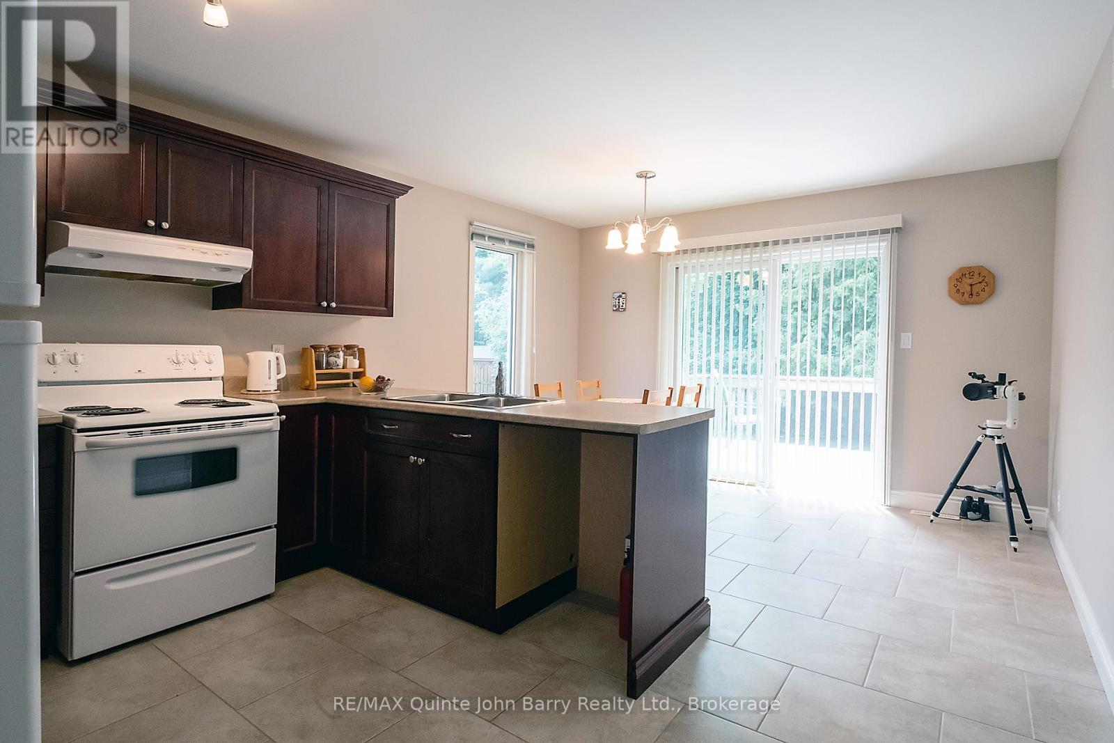 4 ALGONQUIN AVENUE - 12