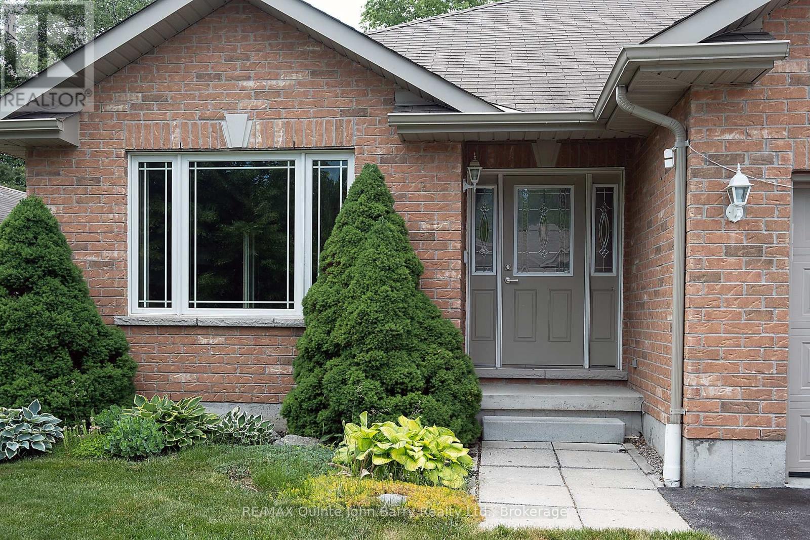 4 ALGONQUIN AVENUE - 4