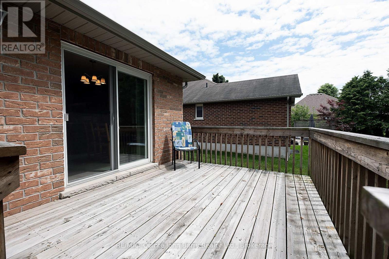 4 ALGONQUIN AVENUE - 25
