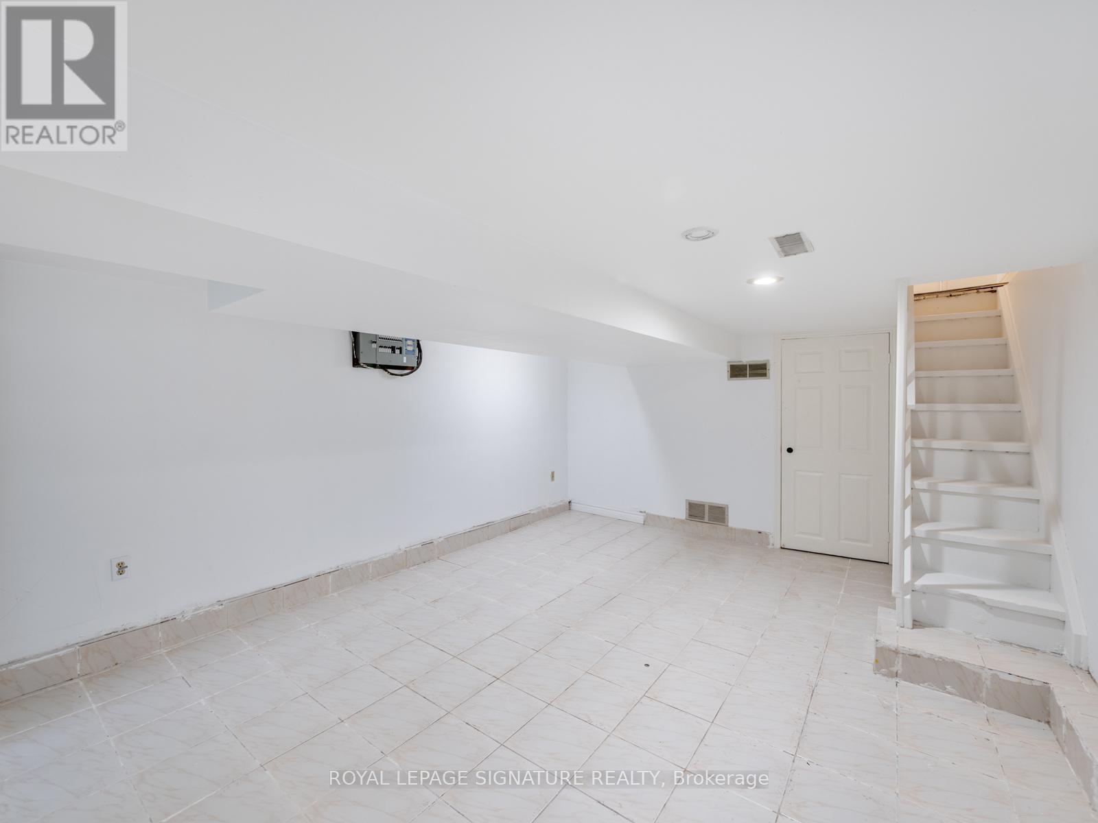 570 JONES AVENUE - 16