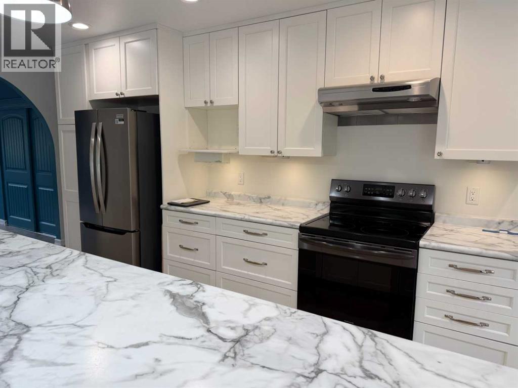 5709 57 Avenue - 13