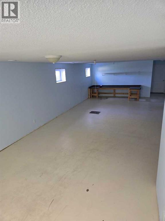 5709 57 Avenue - 30