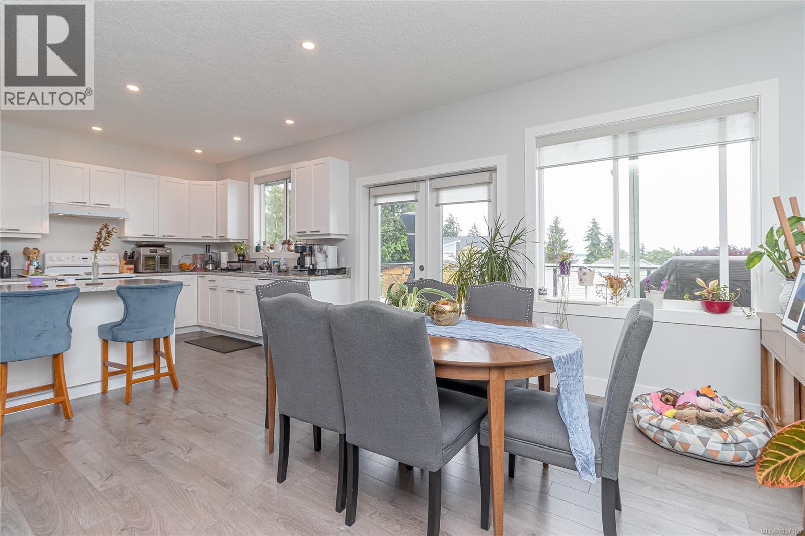 3205 Douglas St - 7