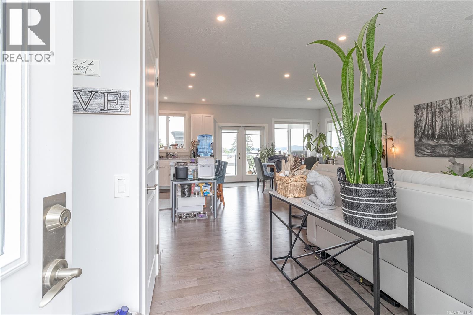 3205 Douglas St - 4