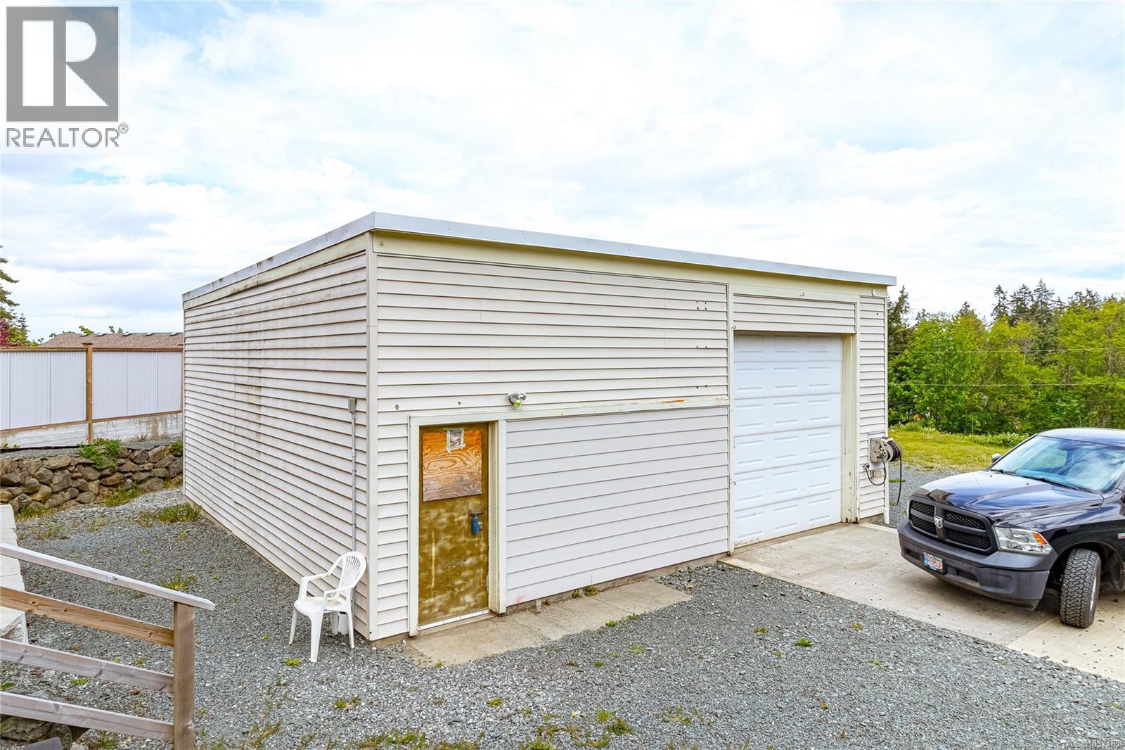 3205 Douglas St - 32