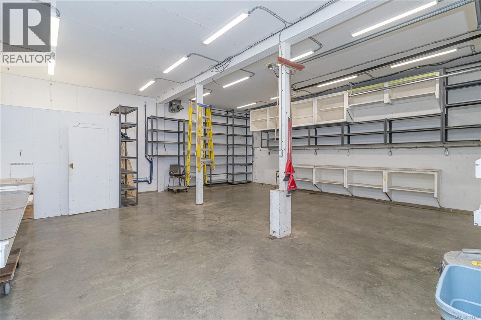 3205 Douglas St - 33
