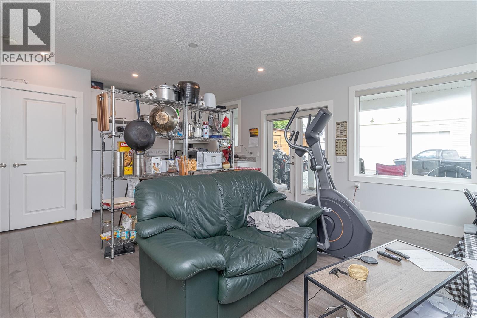 3205 Douglas St - 21