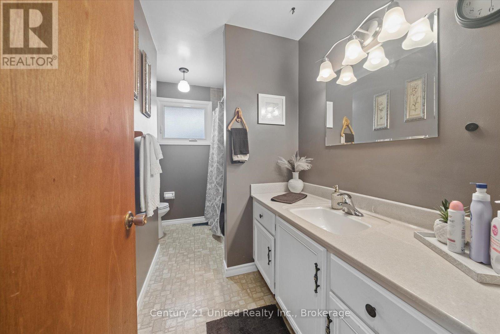 1824 MAPLERIDGE DRIVE - 20
