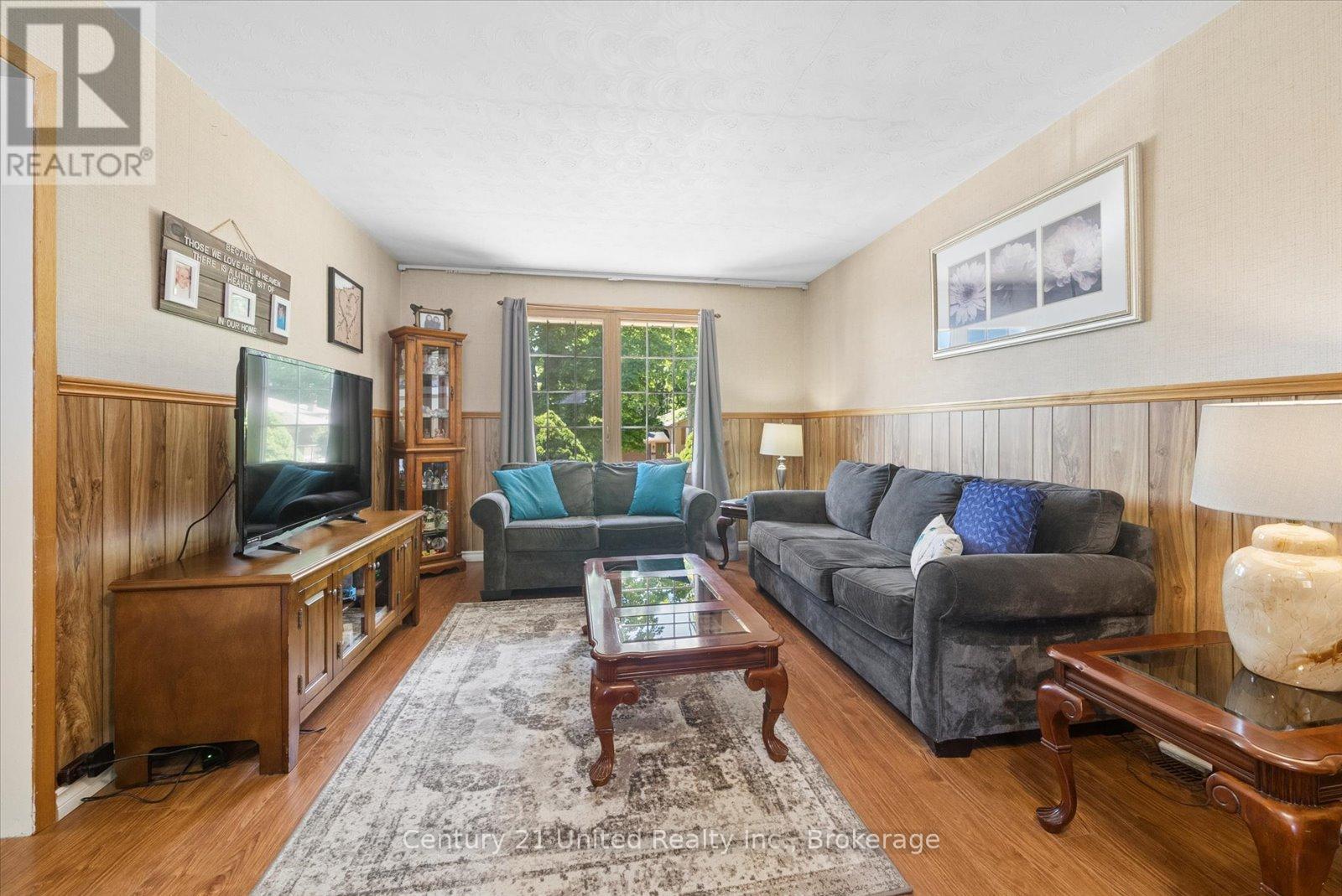 1824 MAPLERIDGE DRIVE - 27