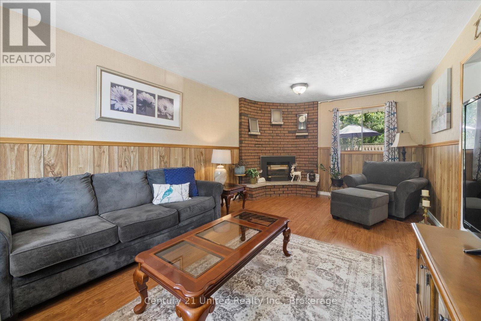 1824 MAPLERIDGE DRIVE - 28