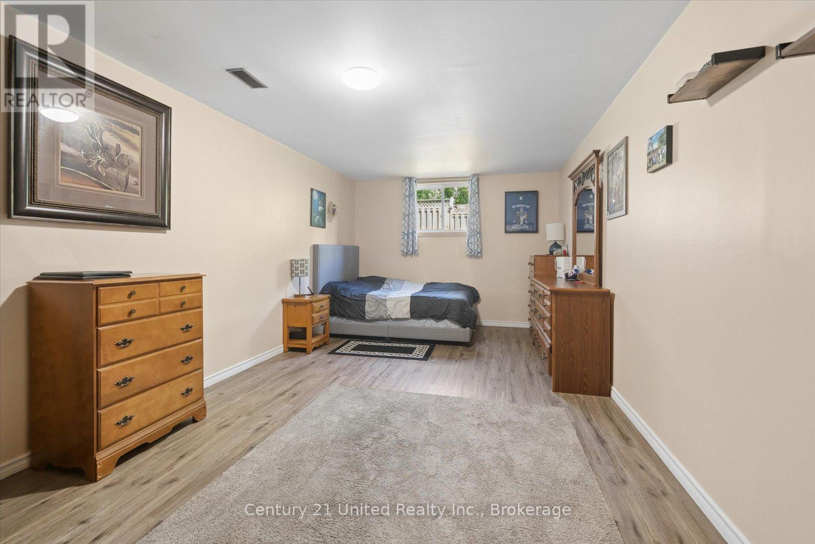 1824 MAPLERIDGE DRIVE - 32