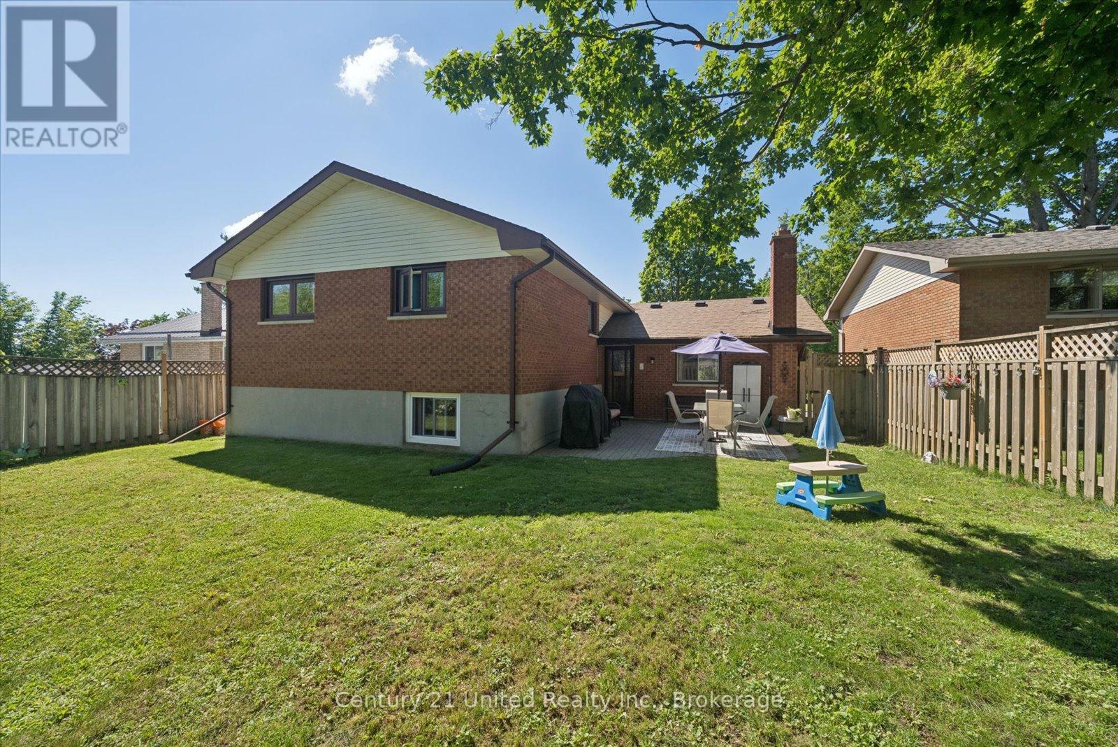 1824 MAPLERIDGE DRIVE - 38