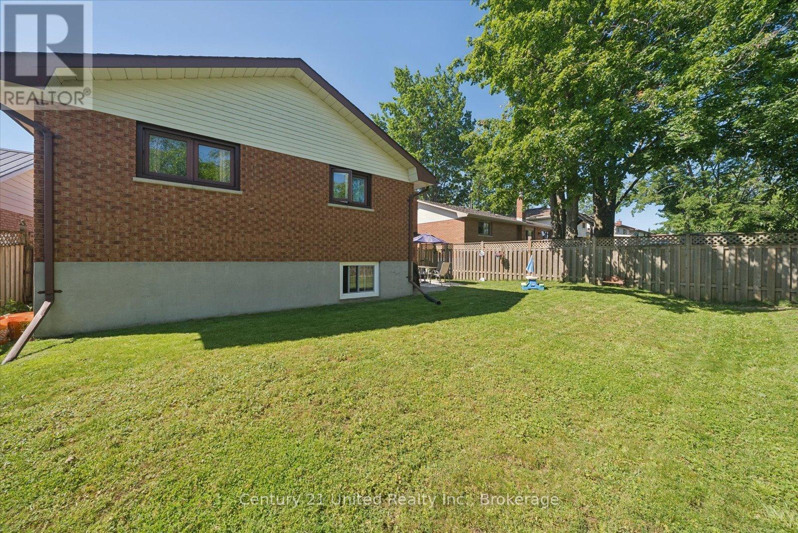 1824 MAPLERIDGE DRIVE - 39