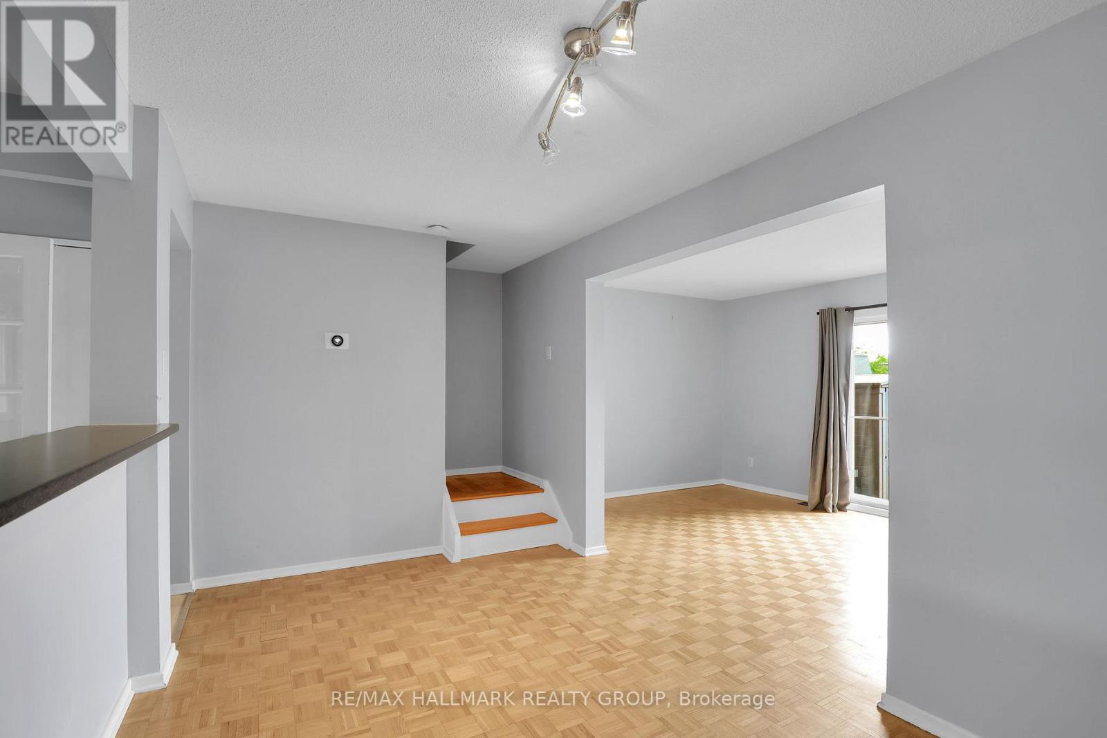 2912 FAIRLEA CRESCENT - 13