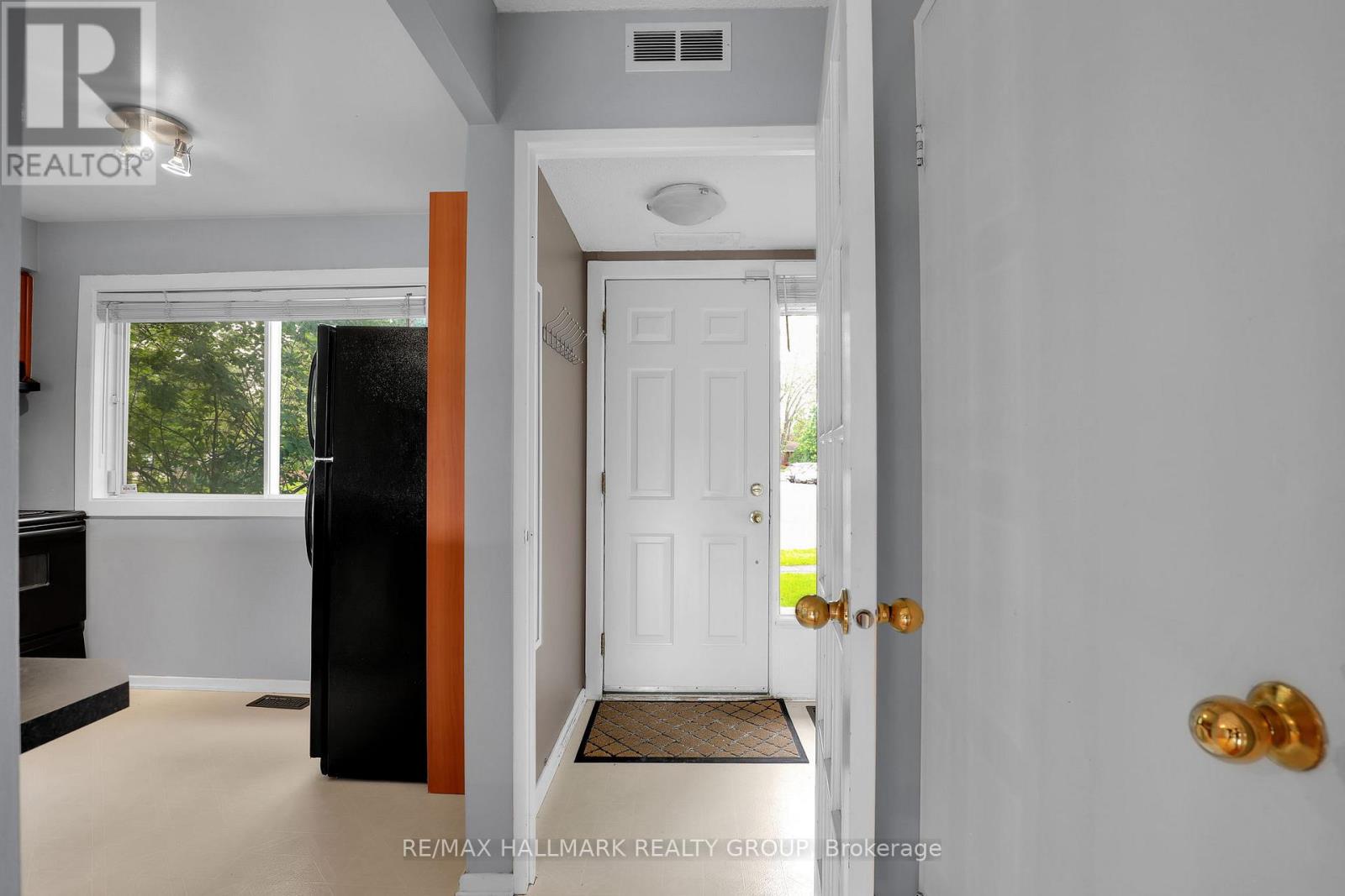 2912 FAIRLEA CRESCENT - 3