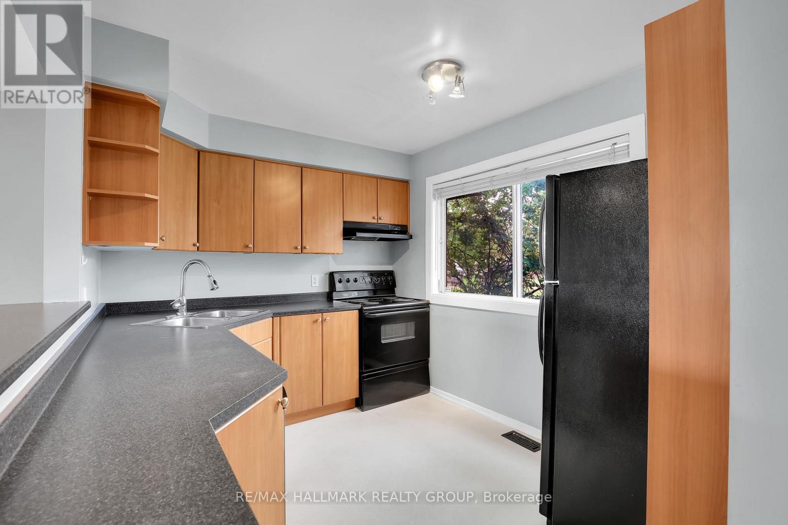 2912 FAIRLEA CRESCENT - 4