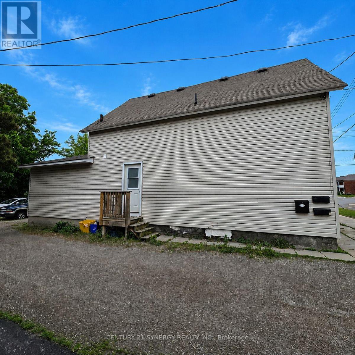 47 MAIN STREET E - 10