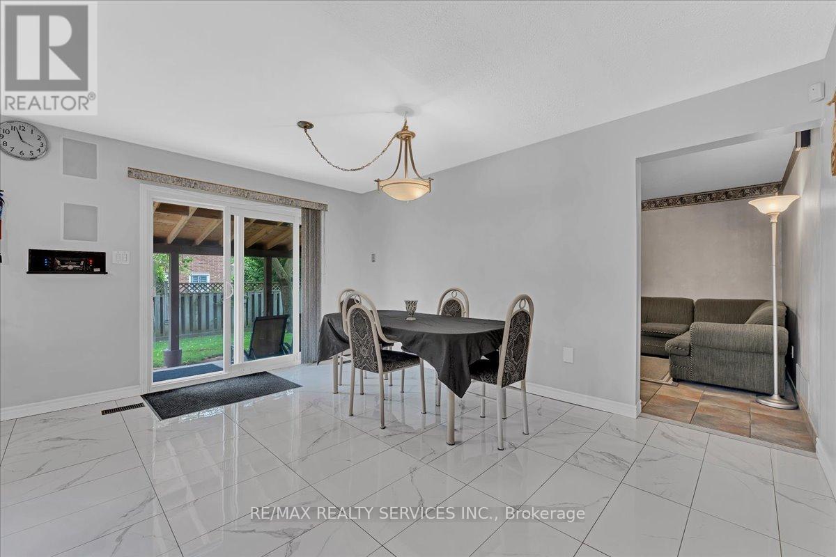 29 BRYDON CRESCENT - 17