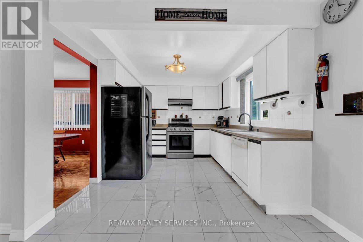 29 BRYDON CRESCENT - 18