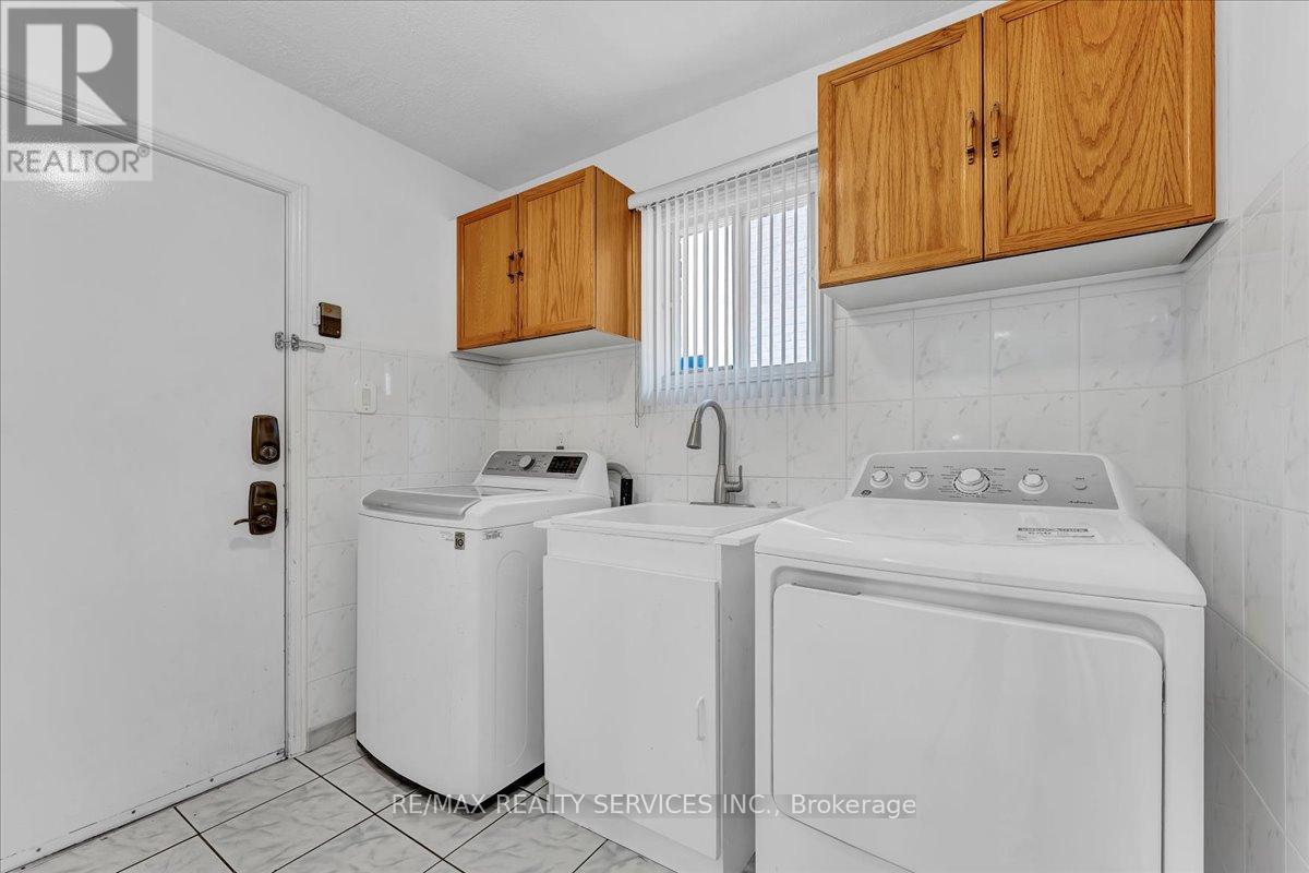29 BRYDON CRESCENT - 19