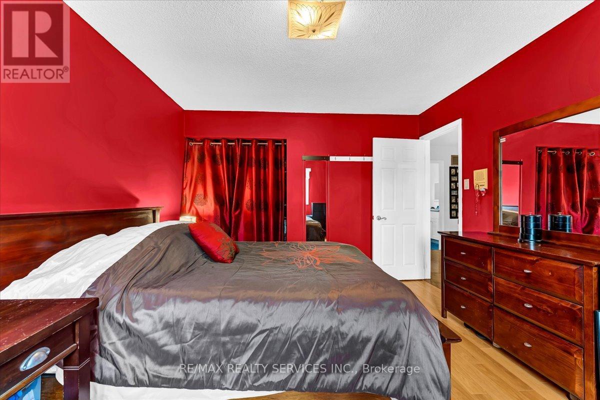 29 BRYDON CRESCENT - 25