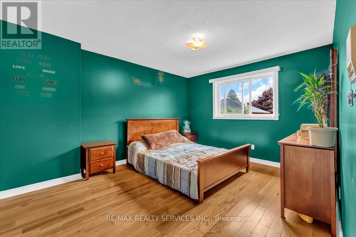 29 BRYDON CRESCENT - 27