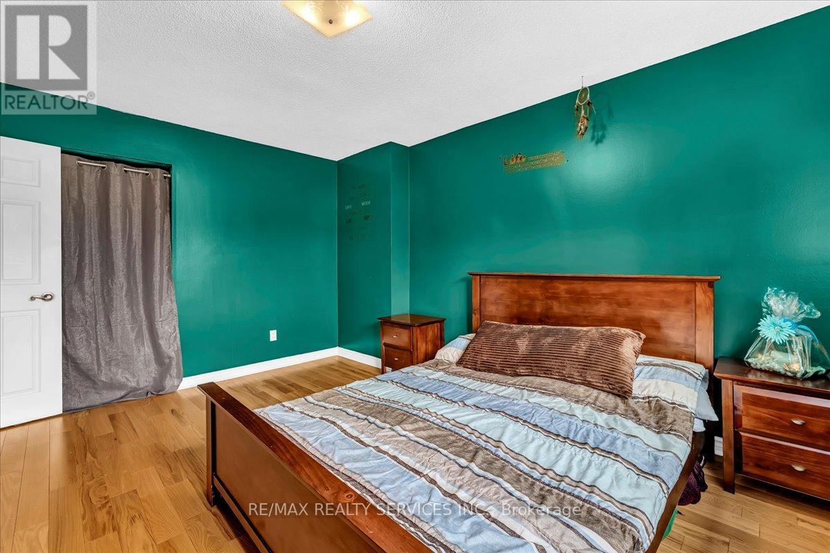 29 BRYDON CRESCENT - 28