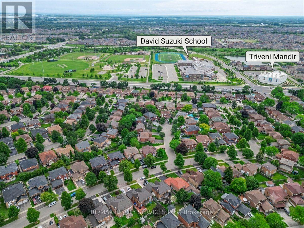 29 BRYDON CRESCENT - 3