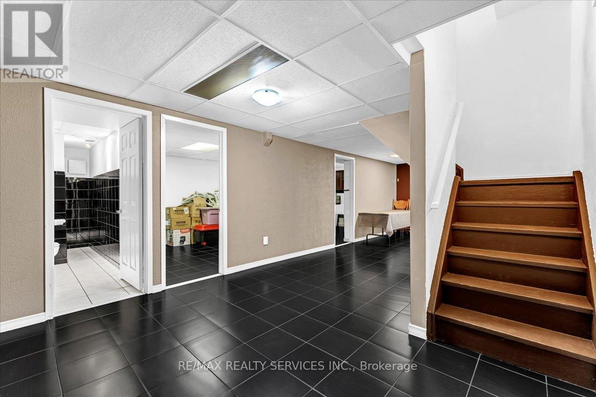 29 BRYDON CRESCENT - 30
