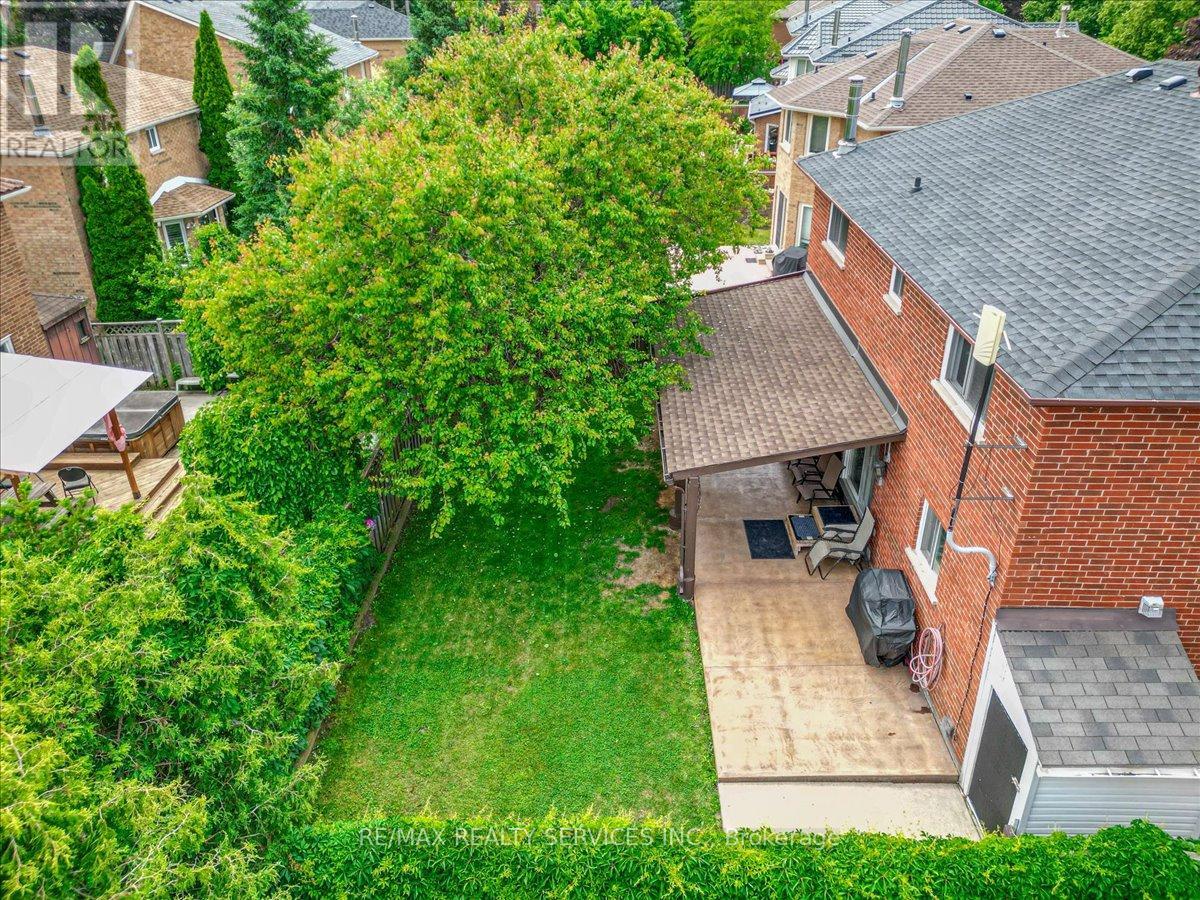 29 BRYDON CRESCENT - 36