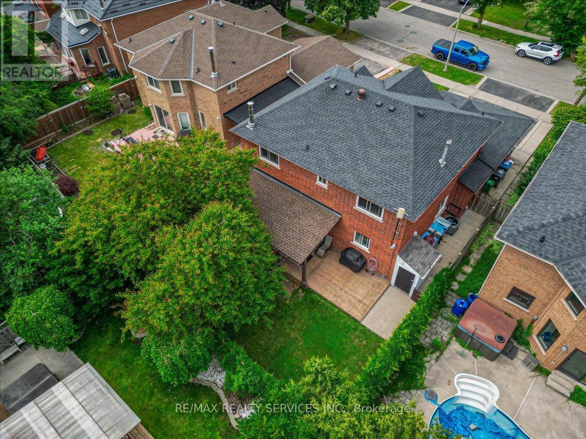 29 BRYDON CRESCENT - 38