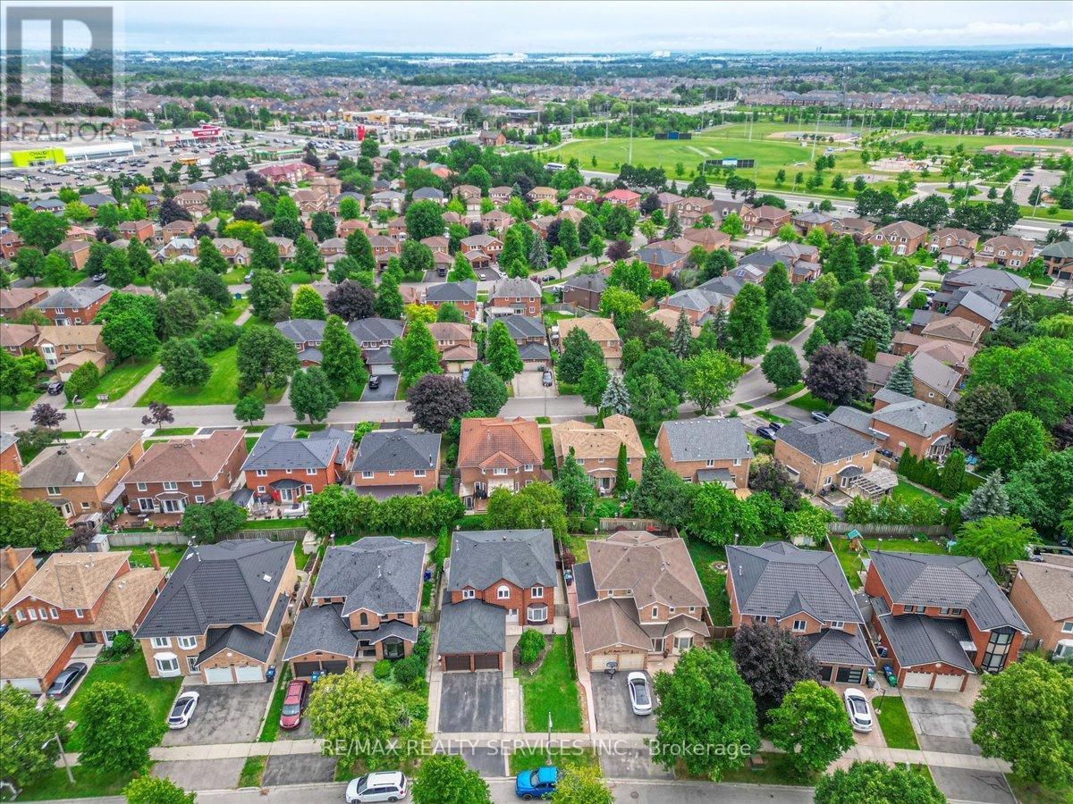 29 BRYDON CRESCENT - 39