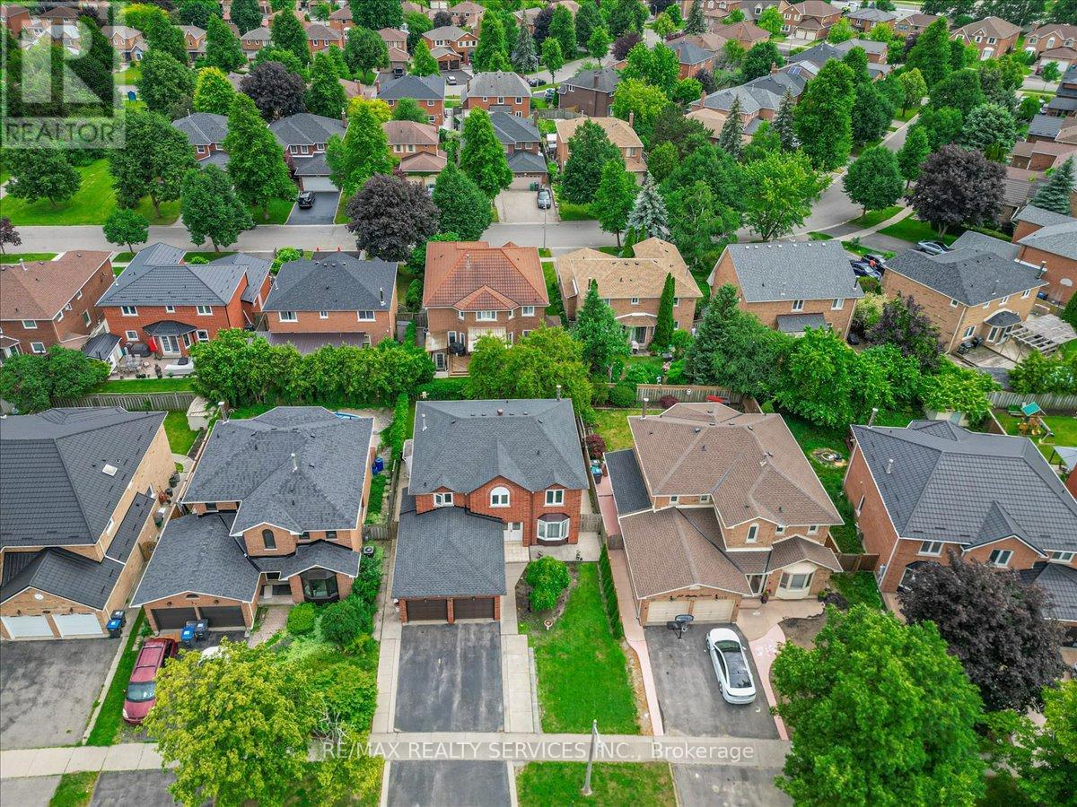 29 BRYDON CRESCENT - 40