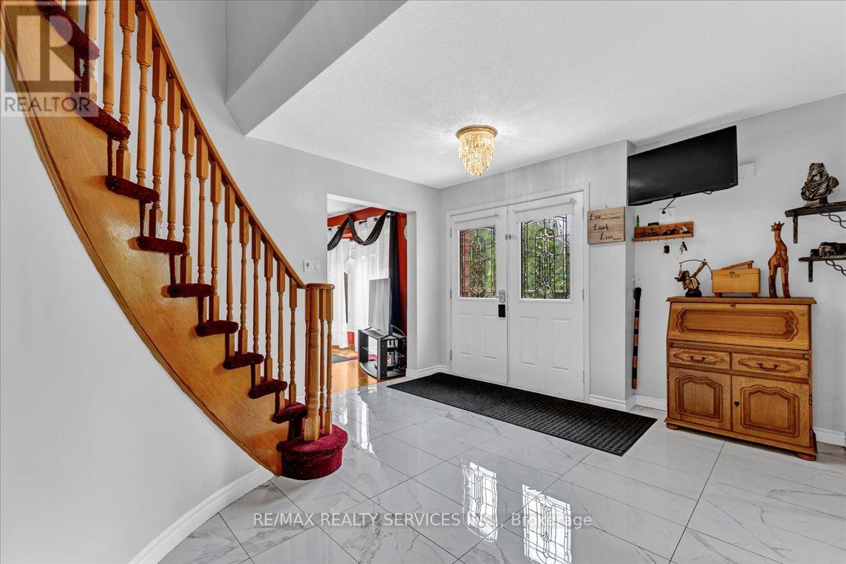 29 BRYDON CRESCENT - 8
