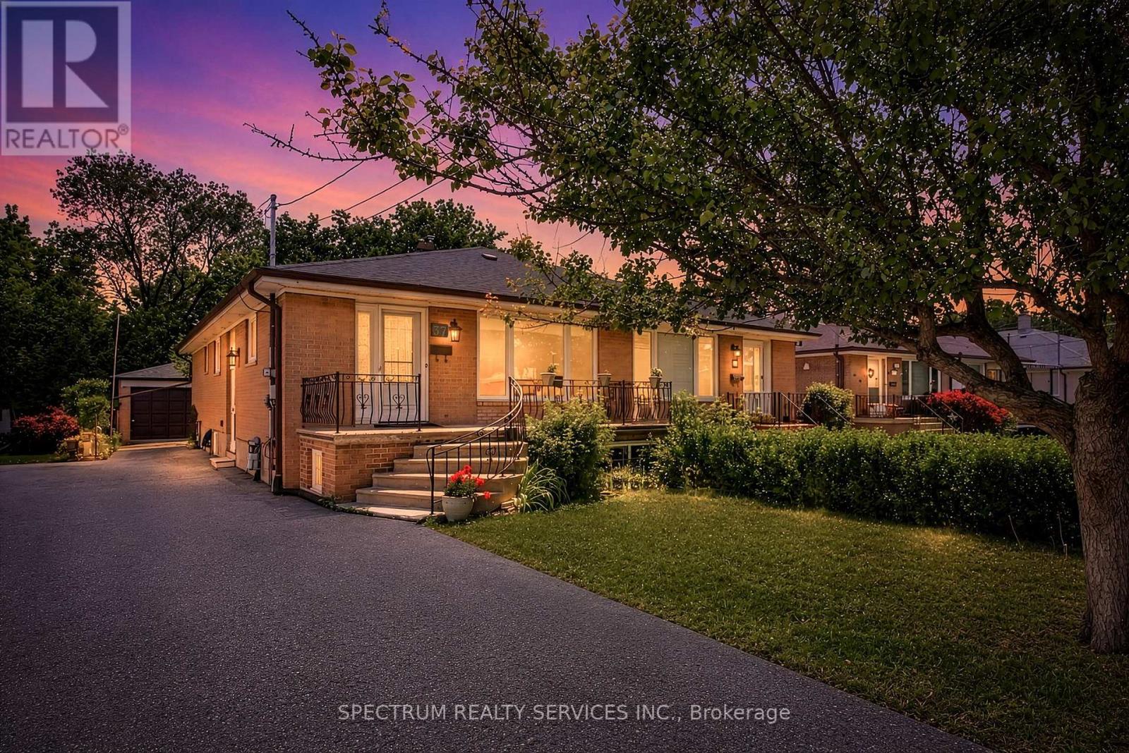 37 NEWLIN CRESCENT - 1