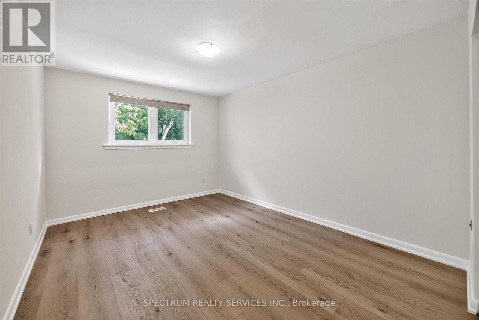 37 NEWLIN CRESCENT - 27