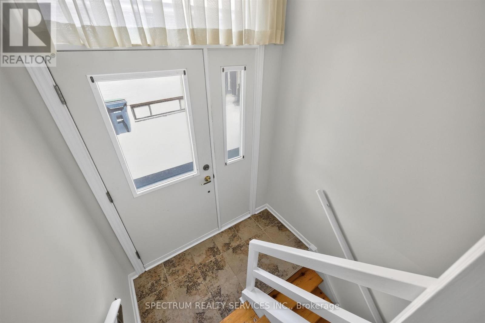 37 NEWLIN CRESCENT - 32