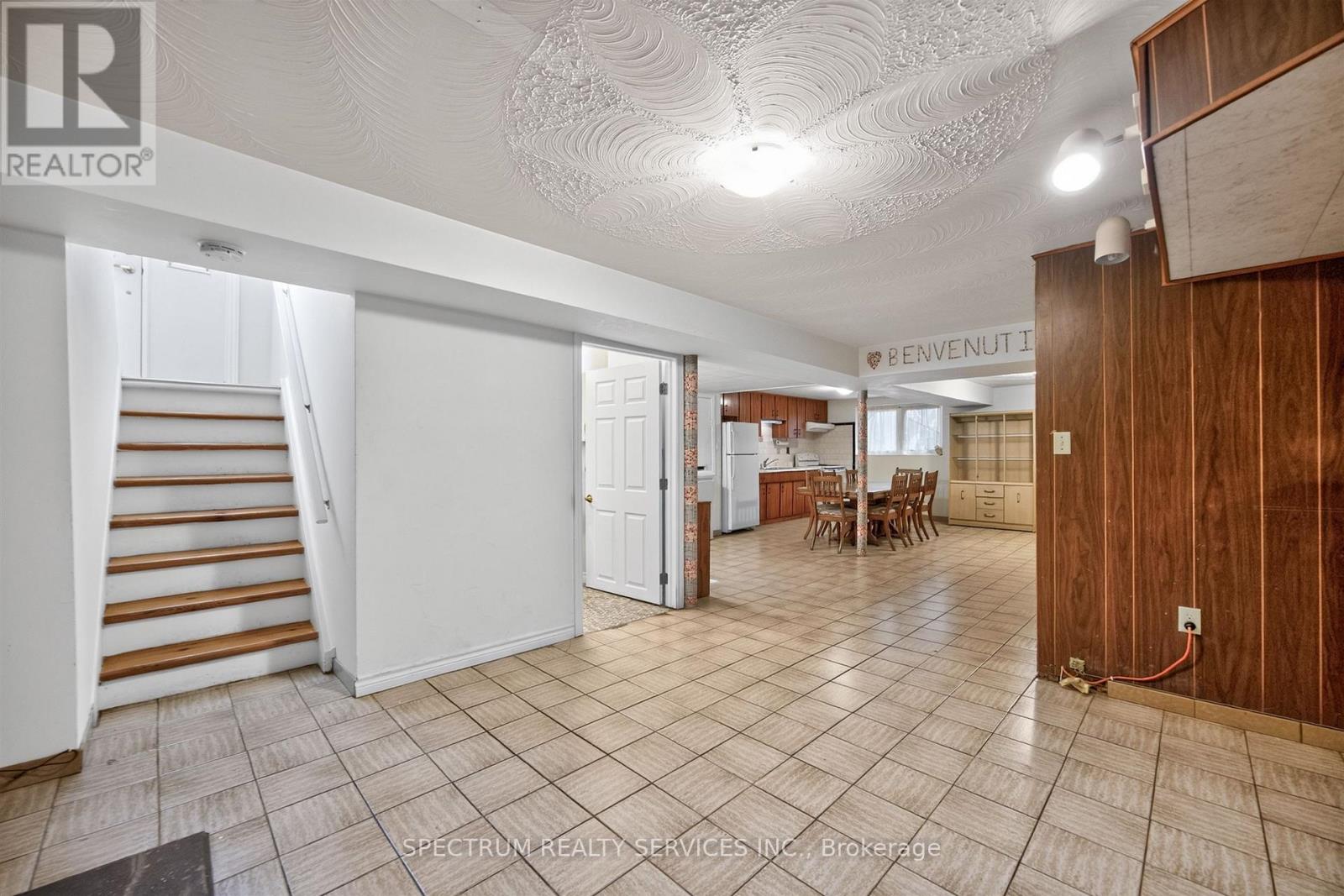 37 NEWLIN CRESCENT - 33