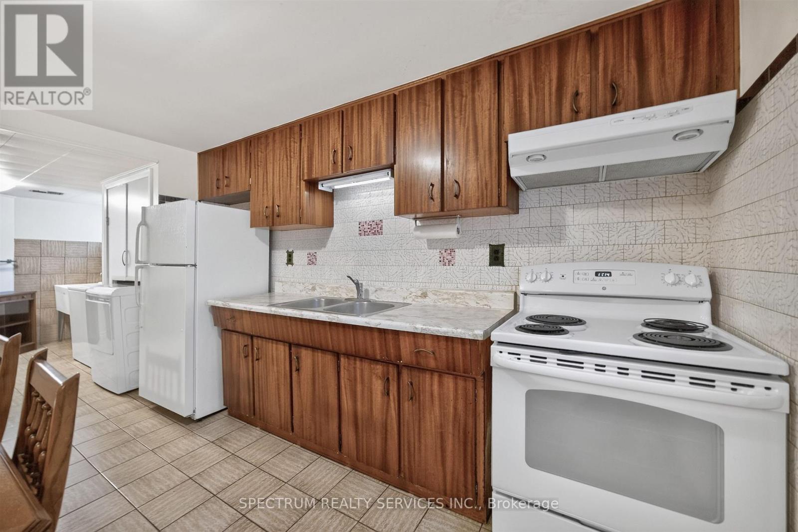 37 NEWLIN CRESCENT - 36