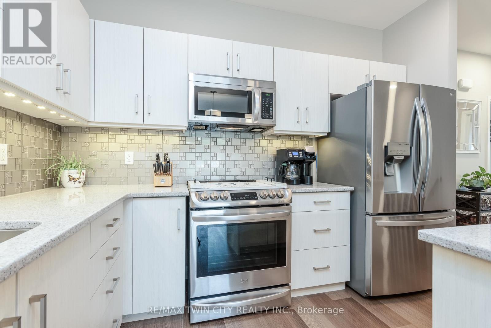 82 ROWE AVENUE - 10