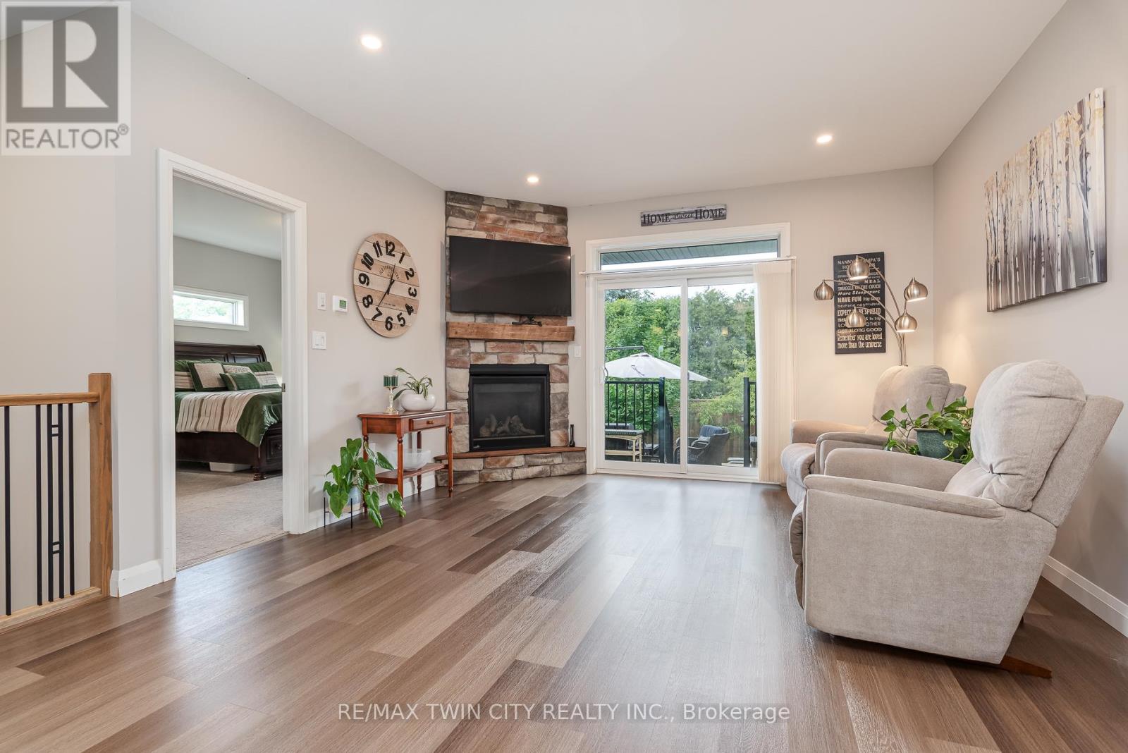 82 ROWE AVENUE - 13