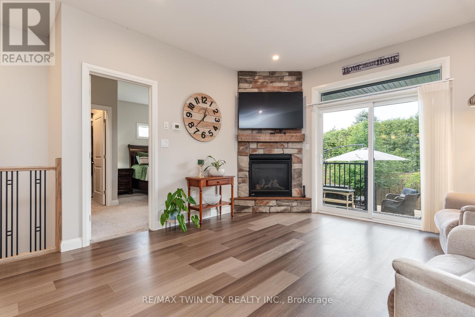 82 ROWE AVENUE - 14