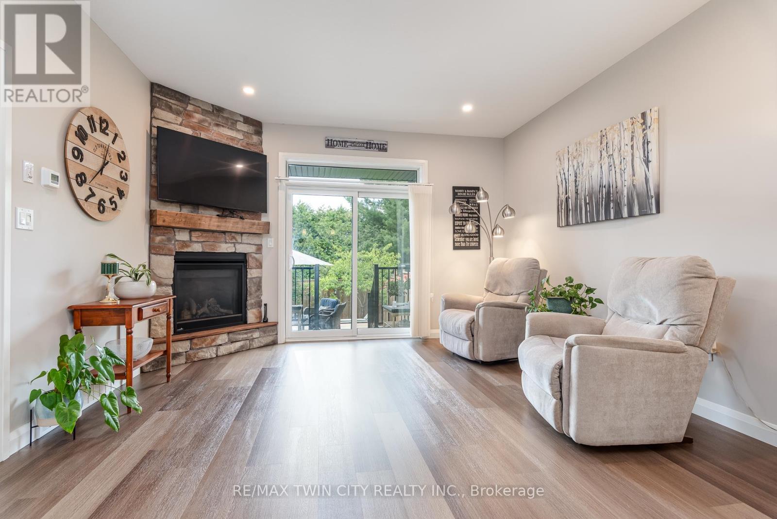 82 ROWE AVENUE - 15
