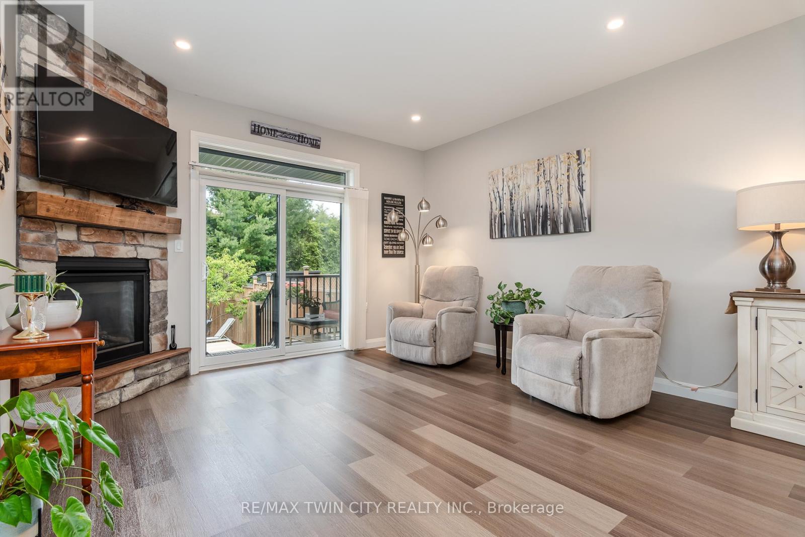 82 ROWE AVENUE - 16