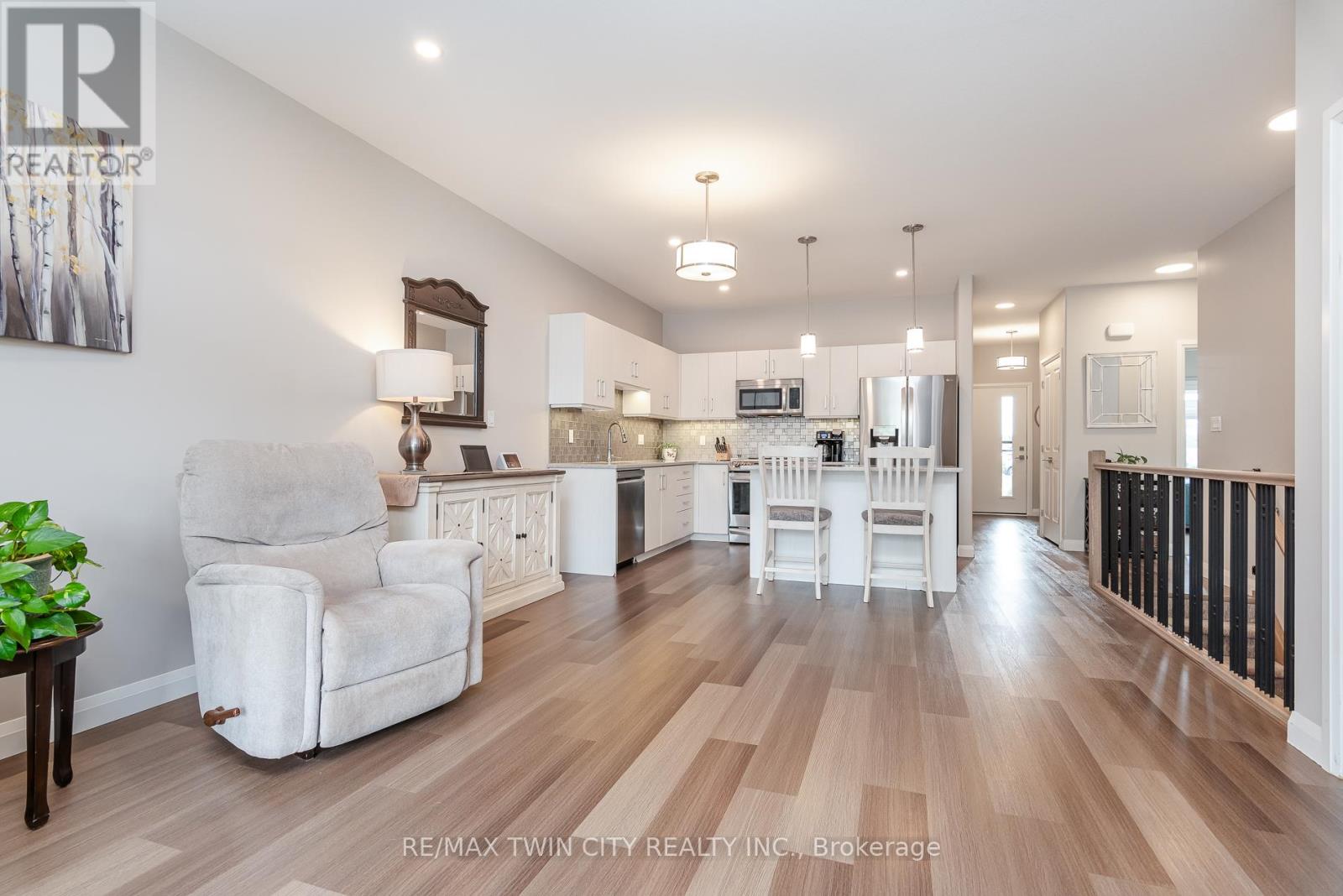 82 ROWE AVENUE - 18