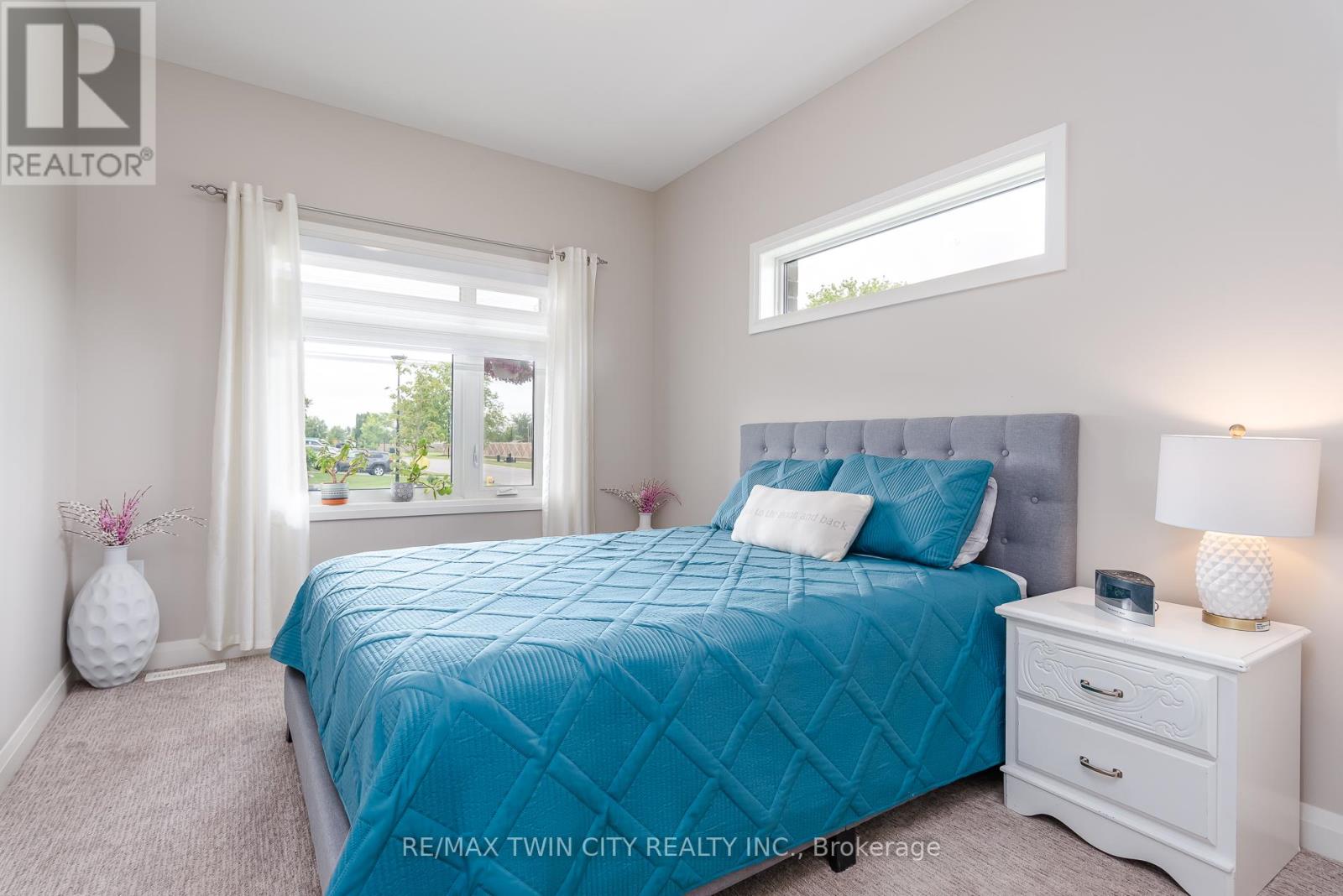 82 ROWE AVENUE - 21