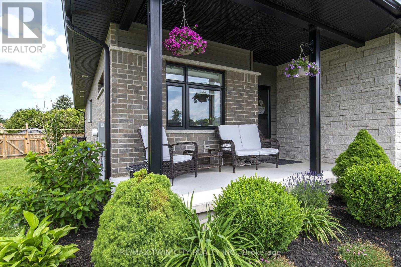 82 ROWE AVENUE - 3